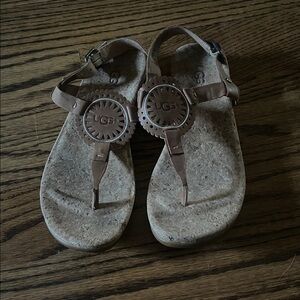 UGG Girls Tan T-Strap Logo Sandals